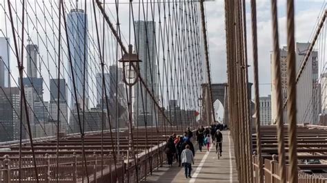 brooklyn bridge opens in new york year